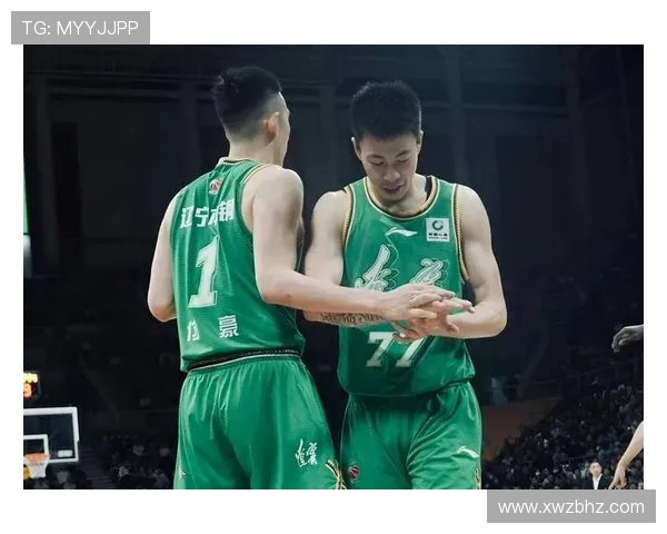 王哲林突破上篮失手张镇麟跟进双手补扣点燃全场比赛高潮瞬间